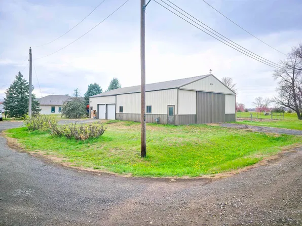 104 5th St, Meadow Grove, NE 68752