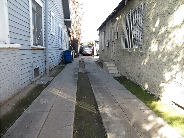 3923 1/4 S Normandie Ave — Photo 14