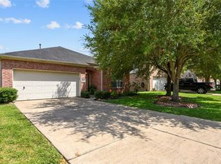 1811 High Falls Ln, Pearland, TX 77581