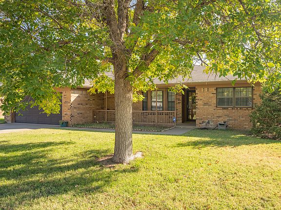 3rd image of 605 Melinda Ln