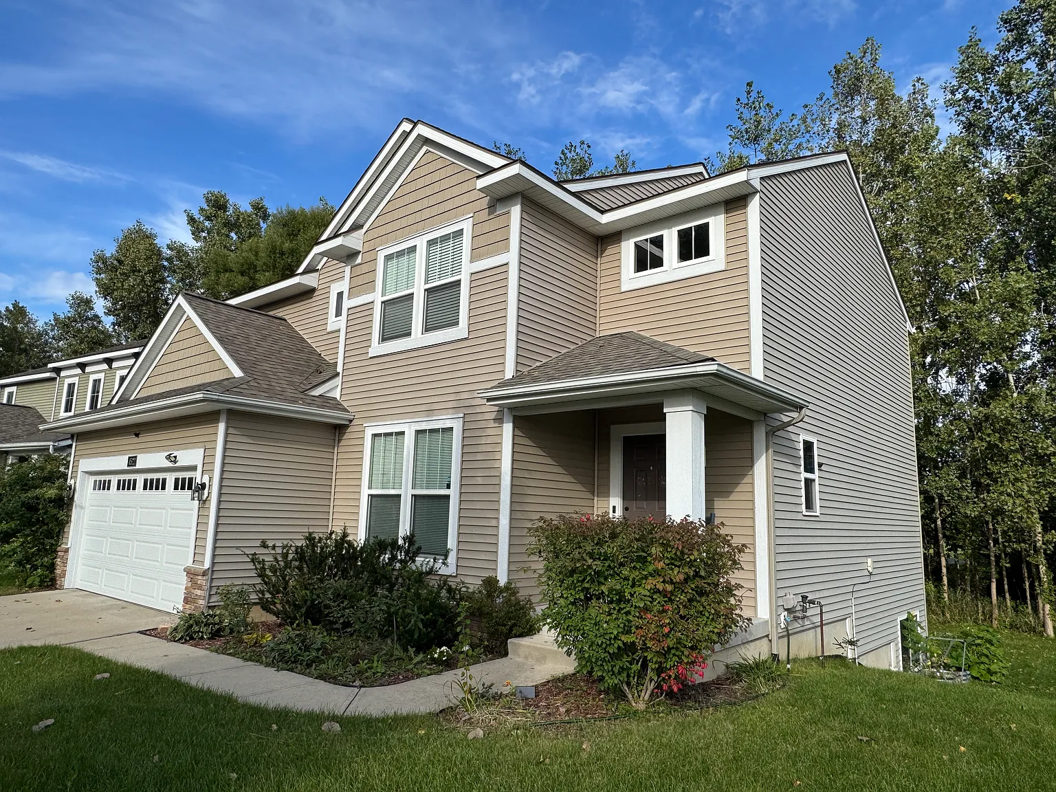4 bed, 3.5 bath, 2477 sqft, $3,499 — Photo 2