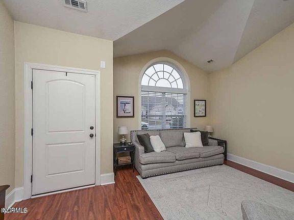 3rd image of 1917 Leighton Dr #B
