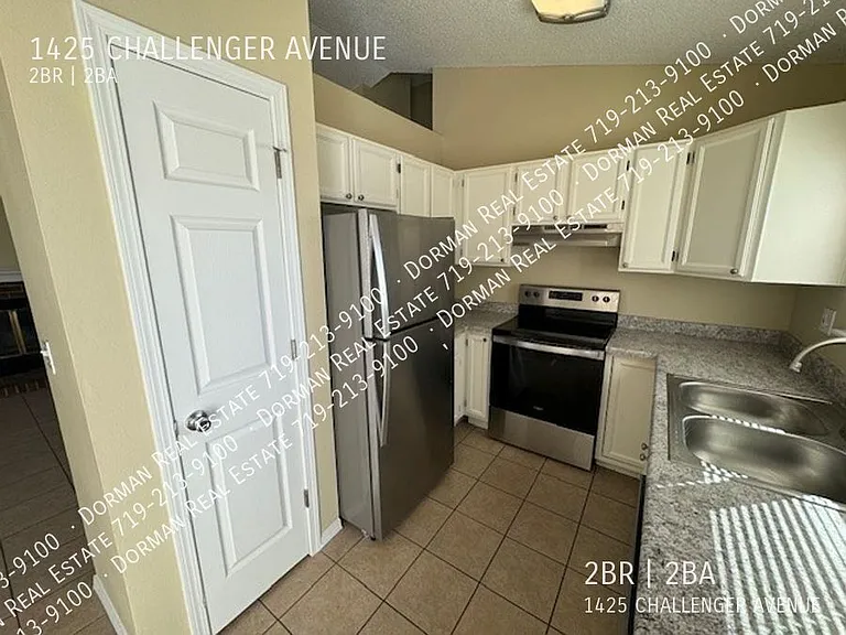 1425 Challenger Ave — Photo 2
