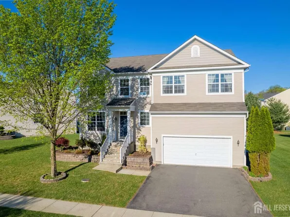 27 Potomac Ave, Monroe Township, NJ 08831
