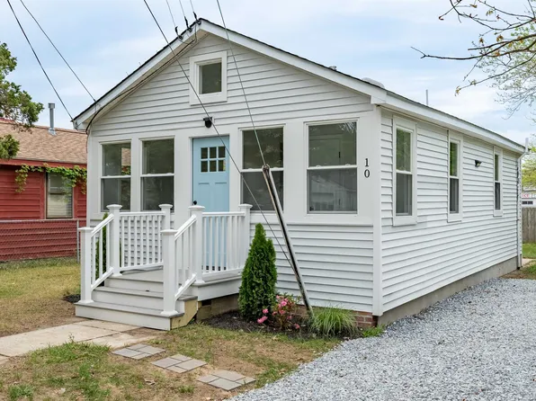 10 Golden Ln, Villas, NJ 08251