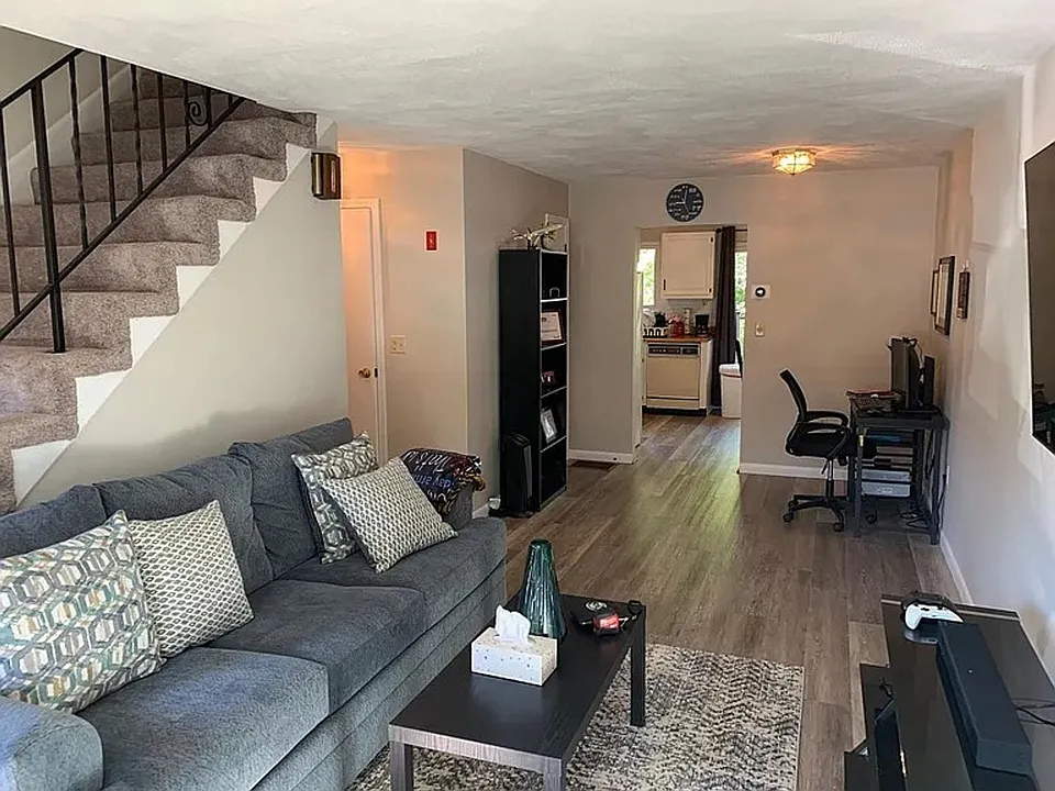 222 Farrwood Dr