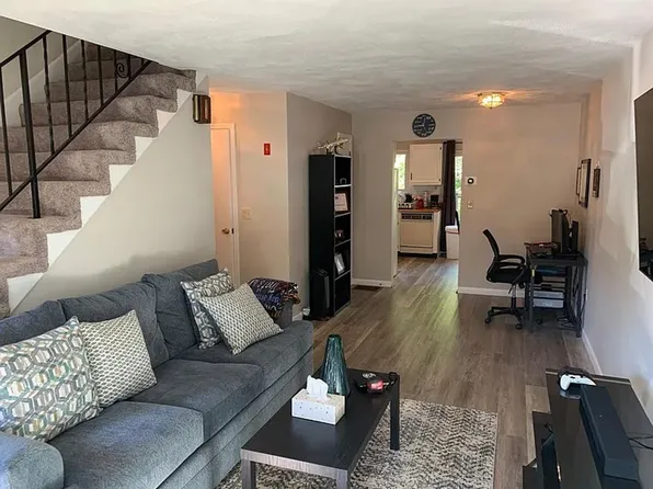 222 Farrwood Dr, Haverhill, MA 01835