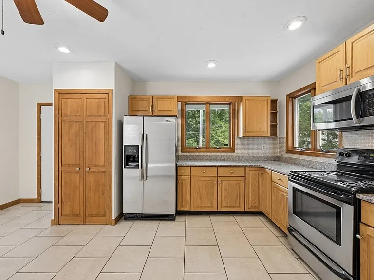 90 E Main St #2 — Photo 23
