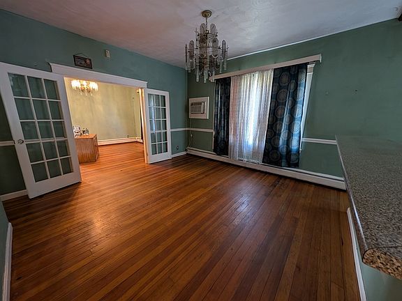 3rd image of 178 County St