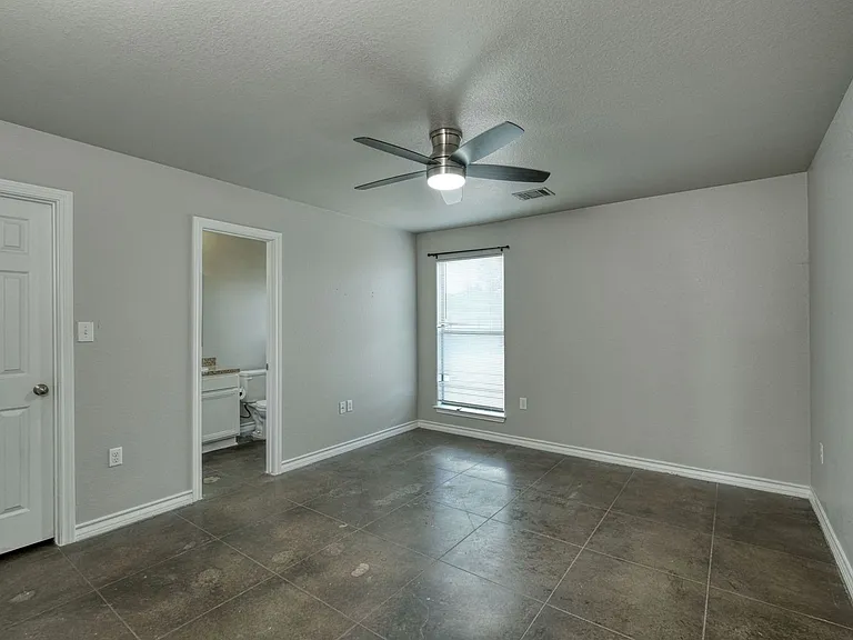 104 Castleberry Ct — Photo 5