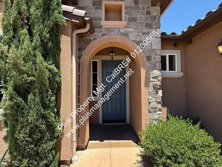 1137 Trilogy Cir — Photo 2