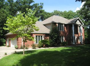 2902 Oakwood Dr, Charleston, IL 61920