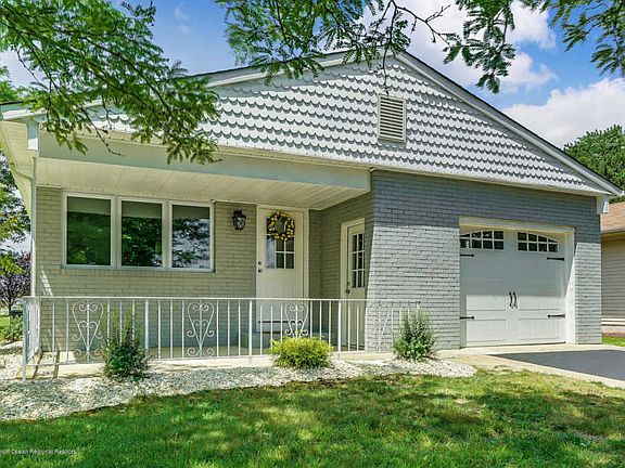 2nd image of 1 Chateux Ln