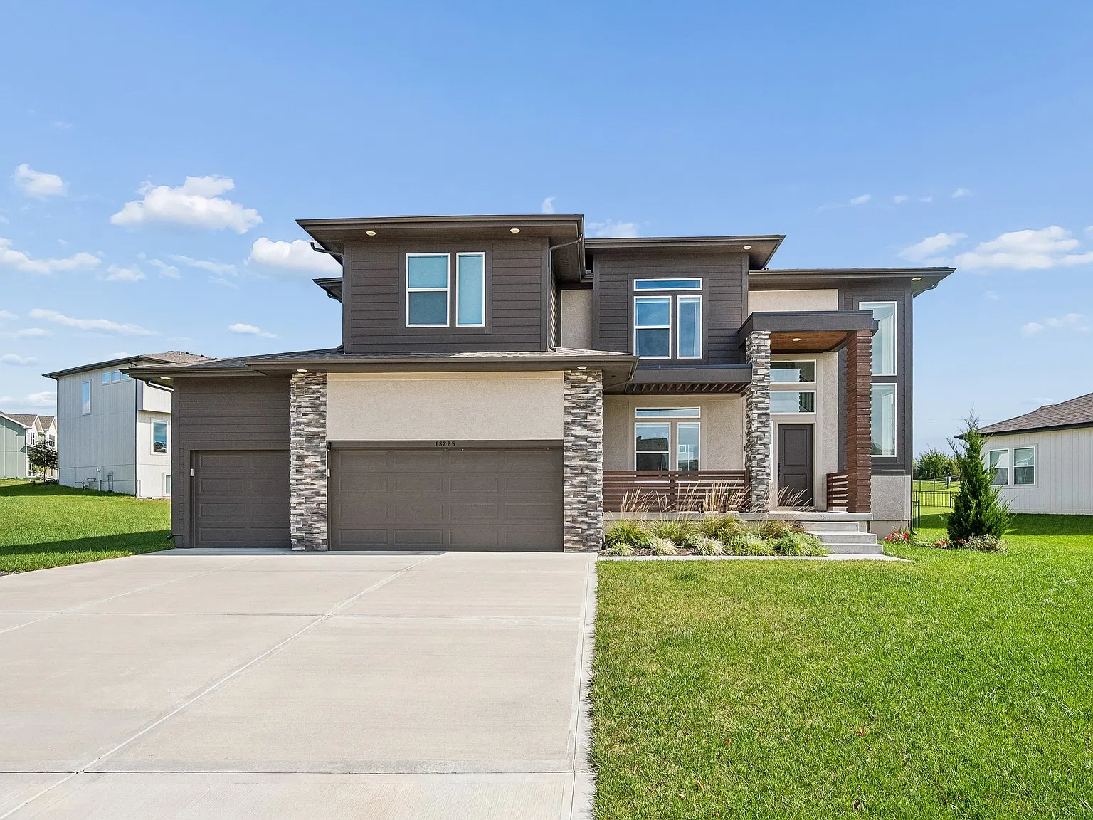 4 bed, 2823 sqft, $3,900 — Photo 1