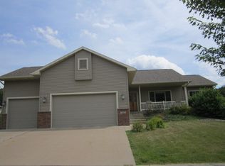 906 Aspen Valley Dr, Onalaska, WI 54650