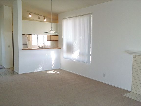 Living Room/Dining Area