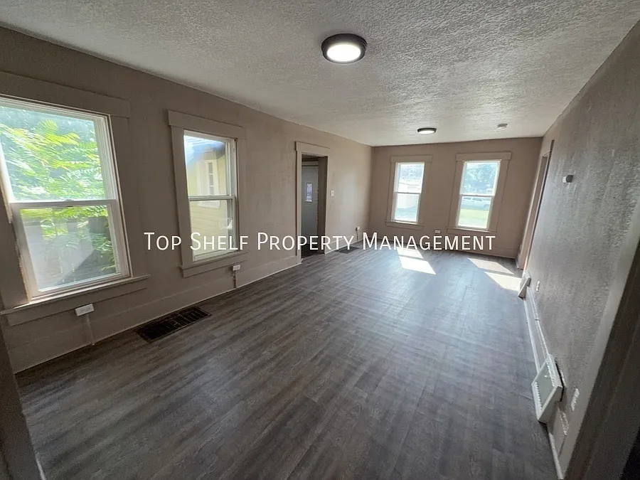 2 bed, 750 sqft, $995 — Photo 2