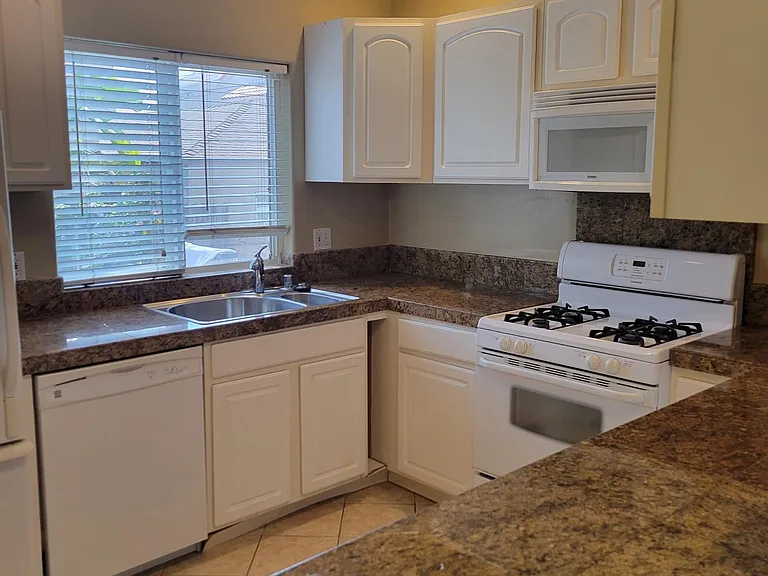 1059 Sapphire St #D — Photo 6