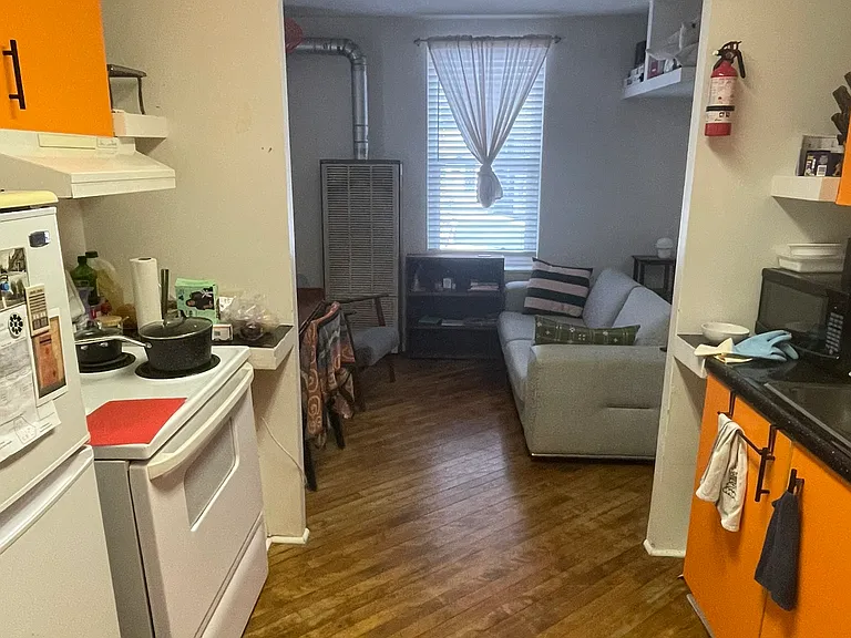 45 Louisa St #C — Photo 5
