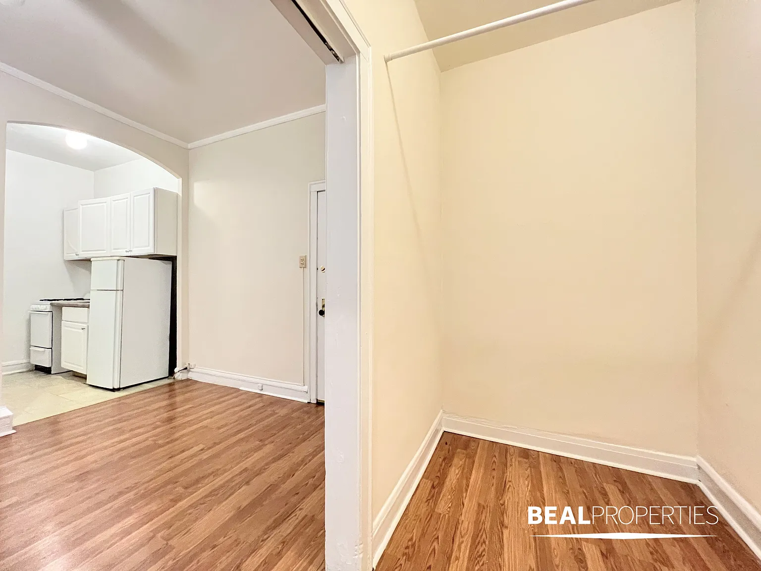 2827 N Burling — Photo 2