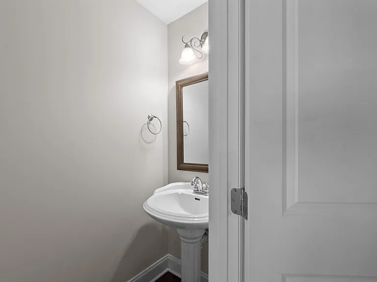 609 Brighton Cir — Photo 25