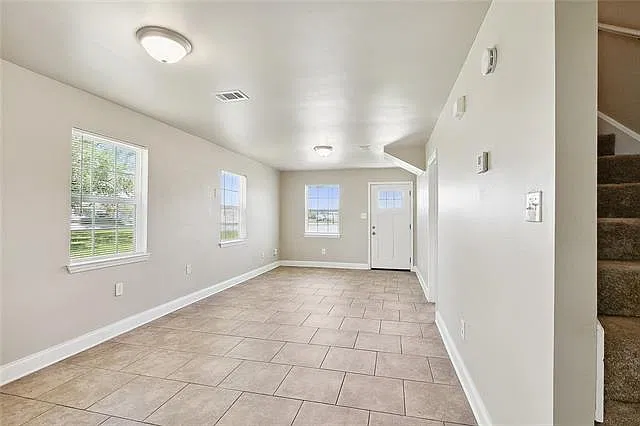3 bed, 2.0 bath, 1600 sqft, $1,800 — Photo 3