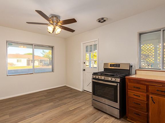 4th image of 2317 W Marlette Ave