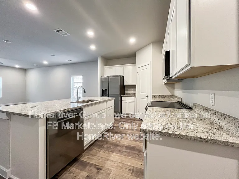 454 Suffolk Dr — Photo 6