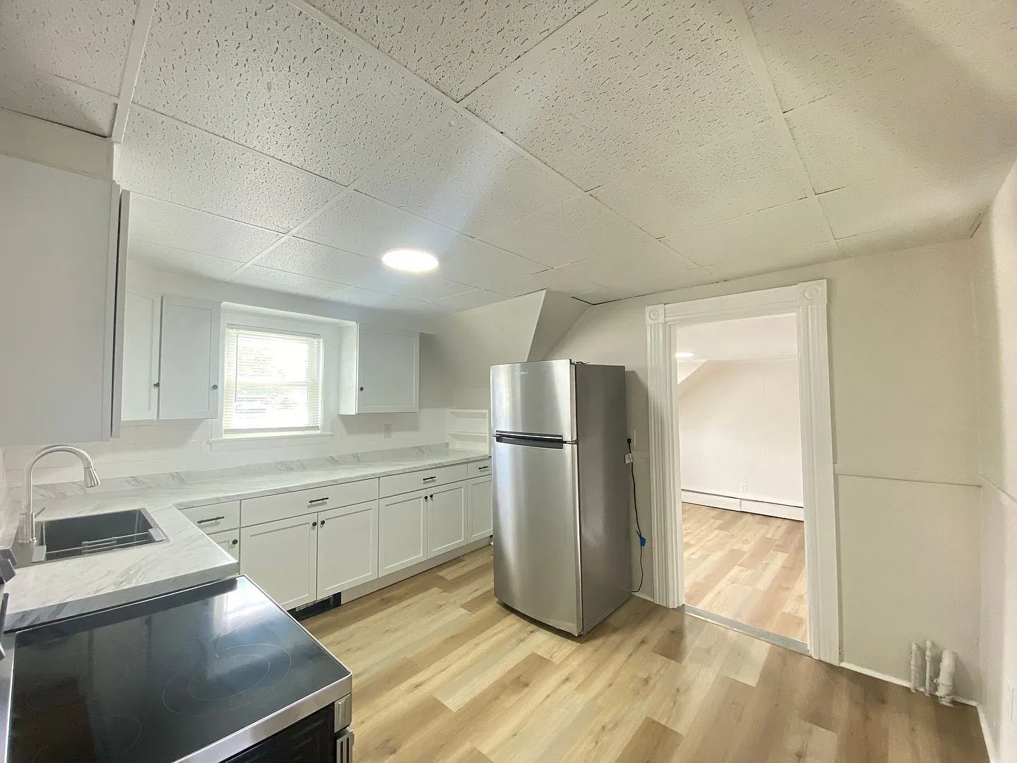 2 bed, 1.0 bath, 816 sqft, $1,725 — Photo 2