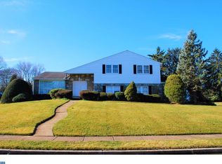 926 Cardinal Ln, Huntingdon Valley, PA 19006