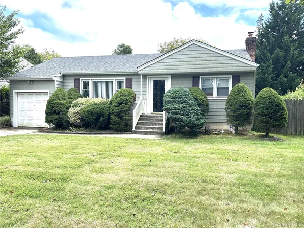 46 Hill Road, Farmingdale, NY 11735