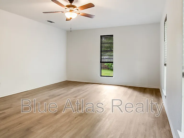 1329 E Windsor Dr — Photo 20