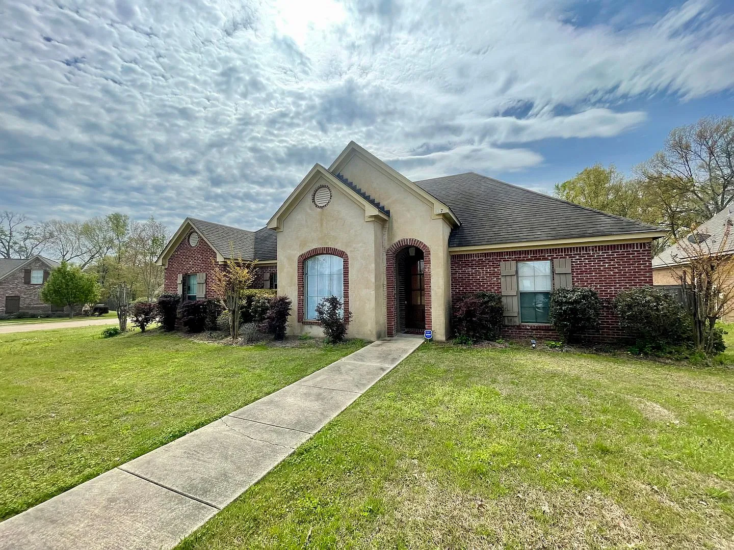 $2,445/mo | $1,200 OFF Your First Year! | 3 Bed / 2 Bath in Gluckstadt — Photo 2