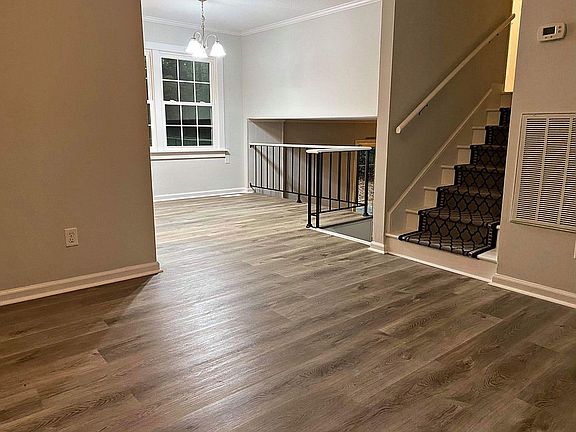 5th image of 4605 Oakwood Cir