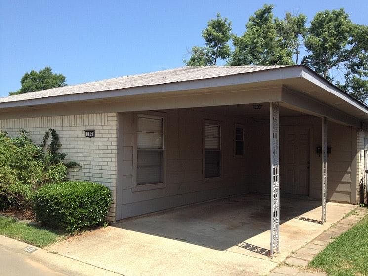 Outside View Carpet with additional parking on the left side of house.