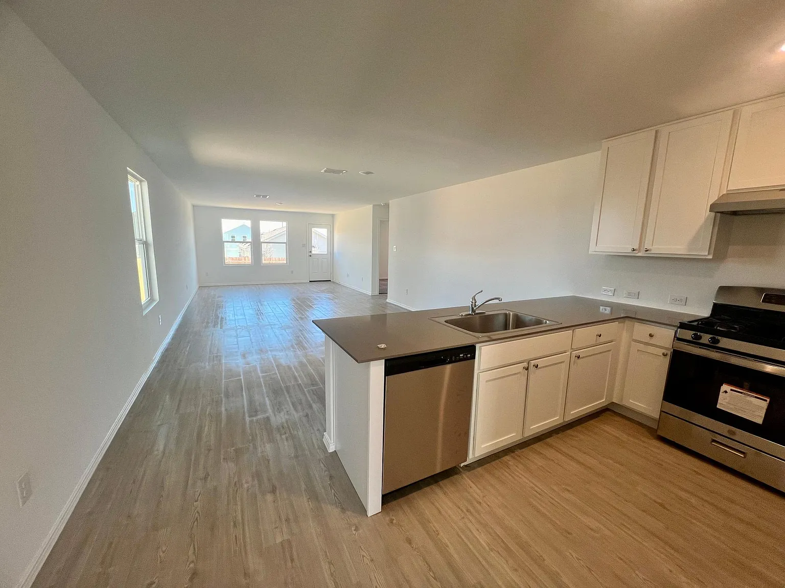4 bed, 1627 sqft, $1,695 — Photo 4