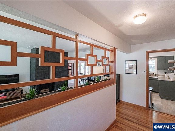 5th image of 3870 Saxon Dr S