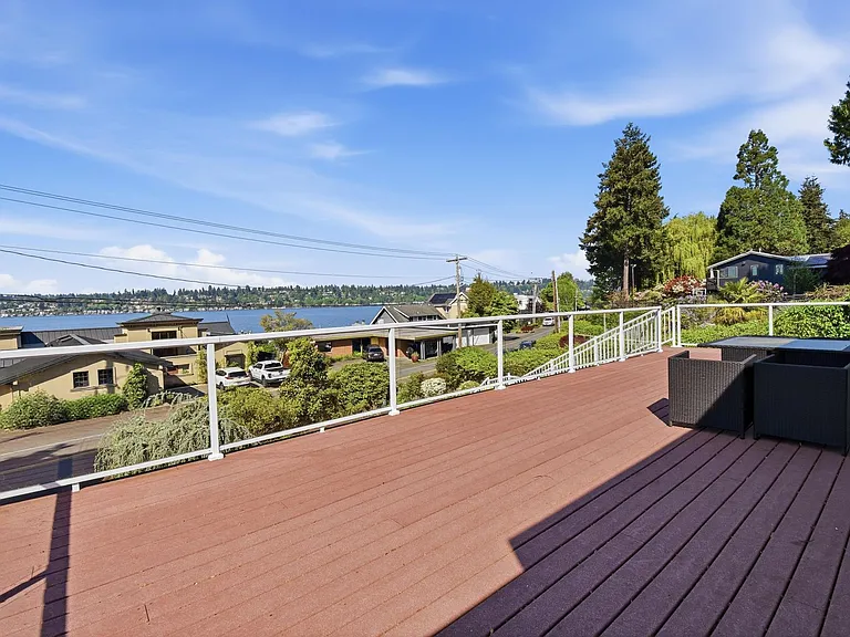 12704 Holmes Point Dr NE — Photo 31