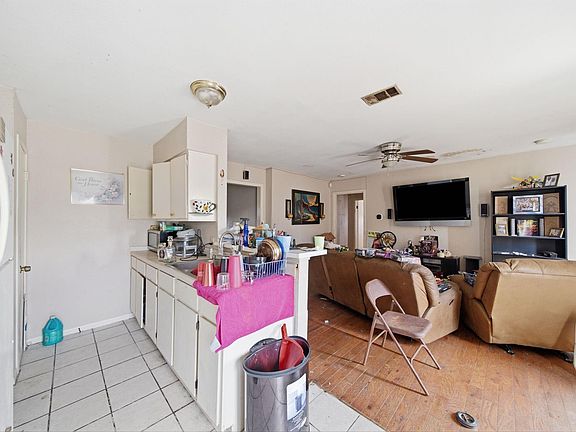 4th image of 10710 Segrest Dr