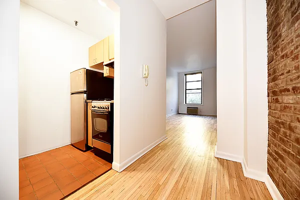 Rented by Buchbinder & Warren | media 2