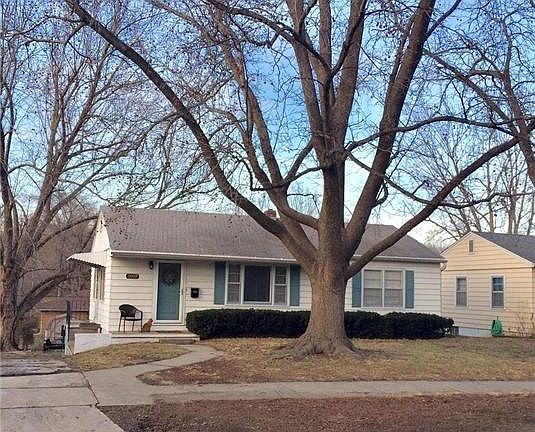 2nd image of 3007 Olive St
