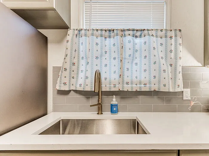 411 Showalter Dr — Photo 10