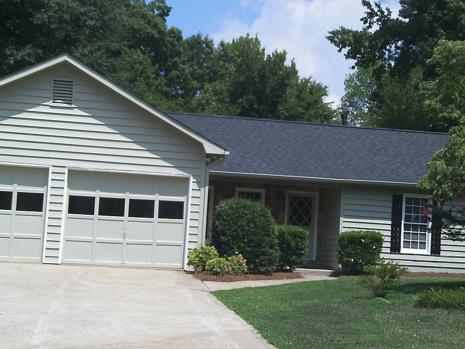 1st image of 2703 Hawk Dr NE