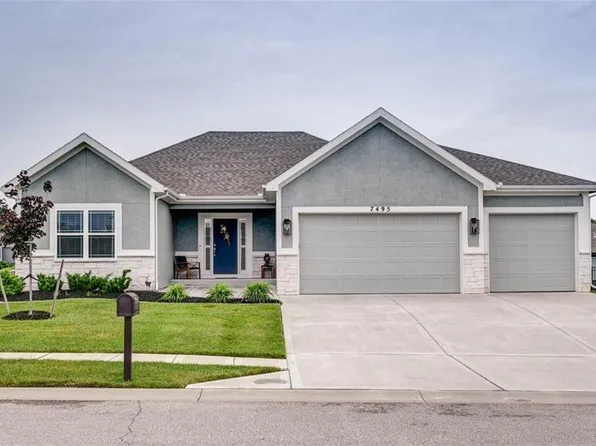 7495 NW Douglas Ct, Parkville, MO 64152