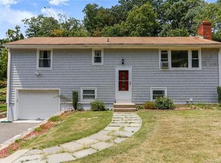 11 Silent Grove Ct, Norwalk, CT 06851
