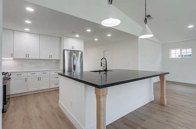 10190 Drumcliff Ave — Photo 10