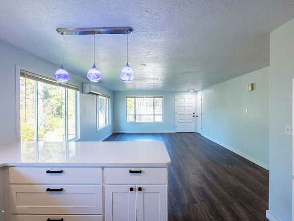 5th image of 731 NW Kimo Ln