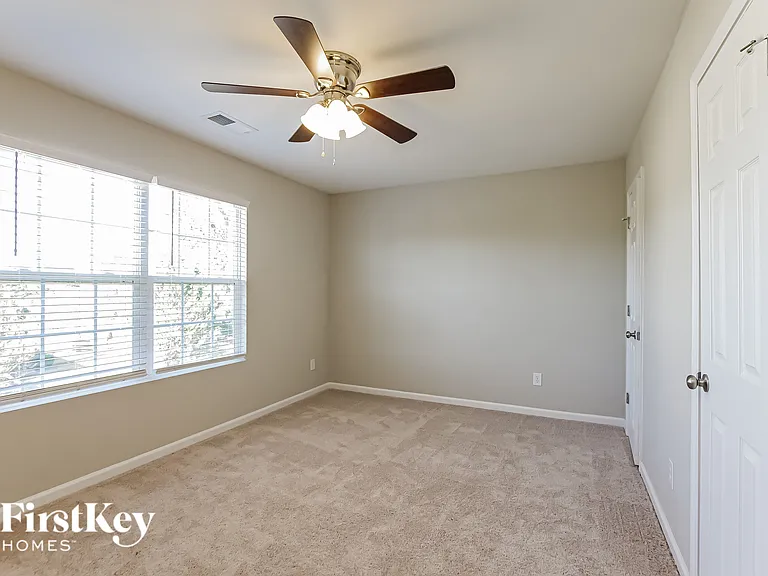 2301 Jacobs Ct — Photo 12