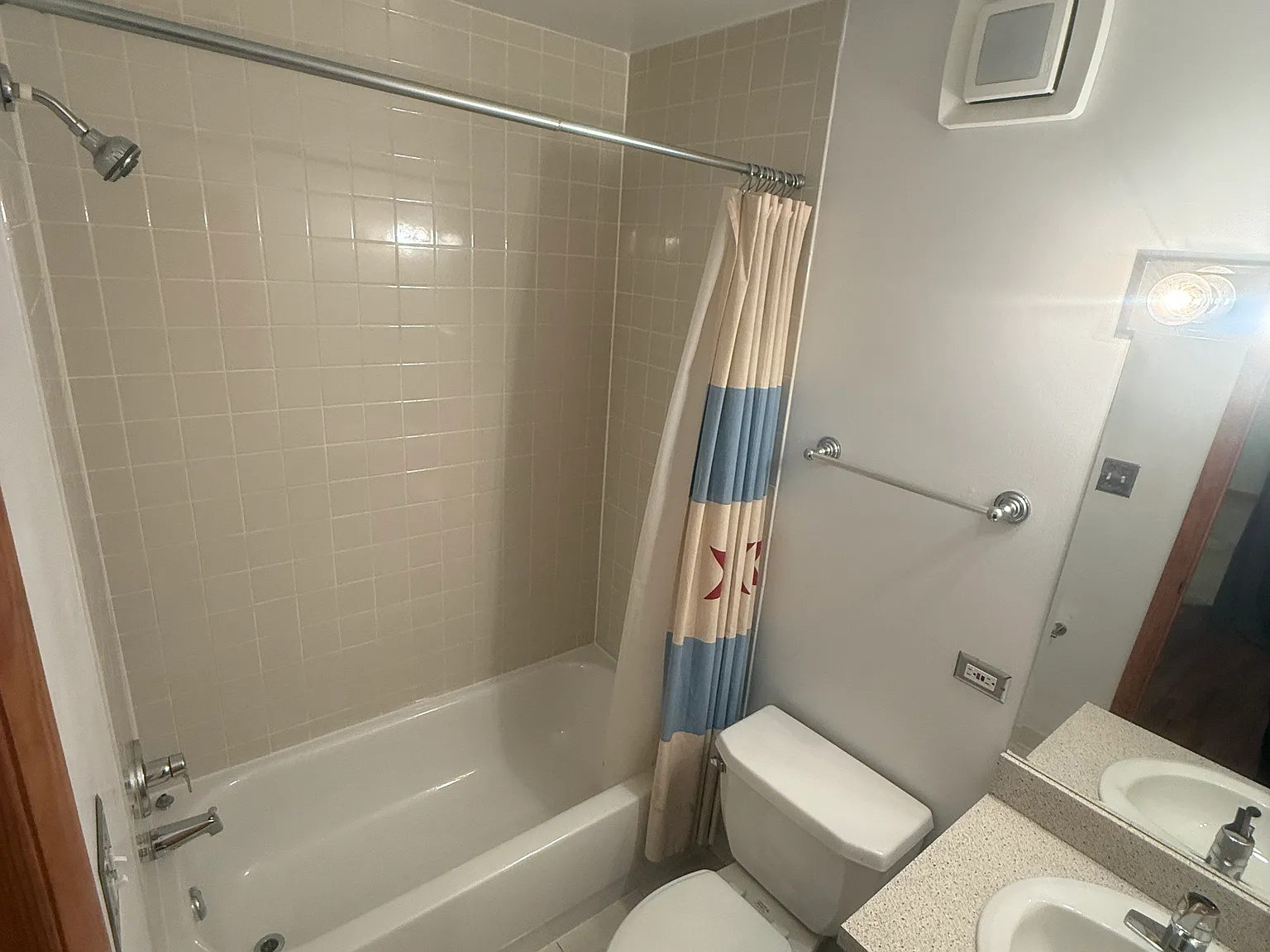 1600 W Adams St — Photo 4