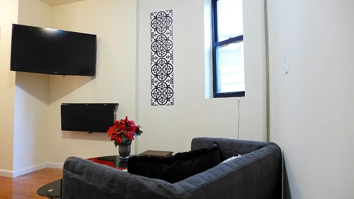 Rented by Avenues Real Estate | media 10